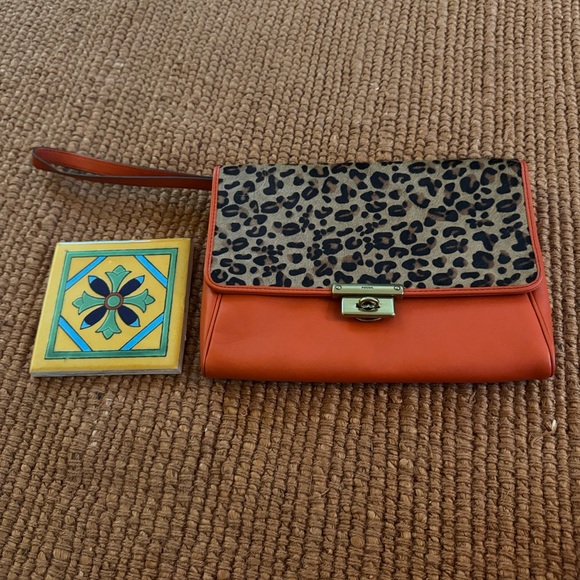 Fossil leather wristlet orange/red leopard print - Picture 9 of 9